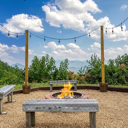 Breathtaking View, Hot Tub, 1089 Of Free Attraction Tickets For Each Paid Day, Dollywood And More! Sevierville Exterior photo