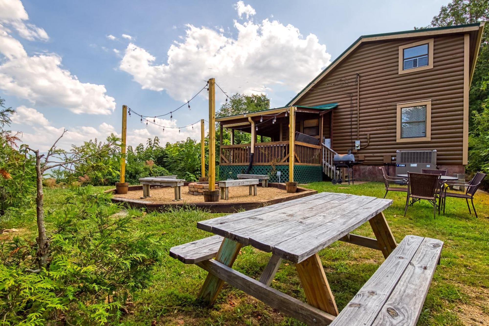 Breathtaking View, Hot Tub, 1089 Of Free Attraction Tickets For Each Paid Day, Dollywood And More! Sevierville Exterior photo
